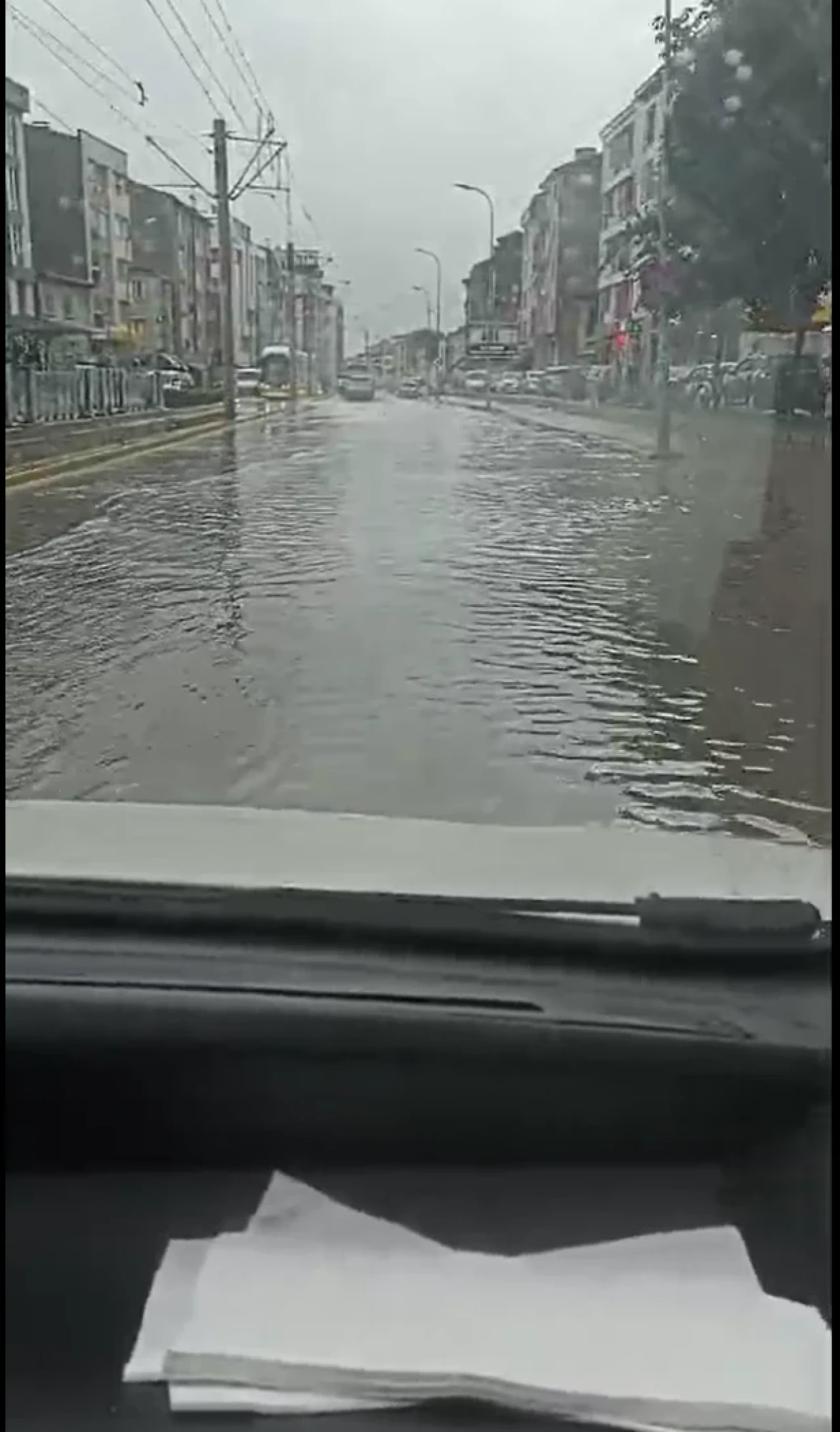 Yağış Sonrası  Temizlik Ve Altyapı Sorunları Göz Önüne Geldi